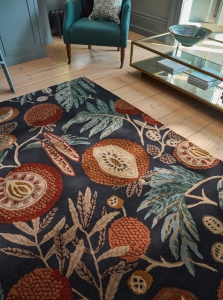 Designový koberec Sanderson Jackfruit Turmeric – Indig